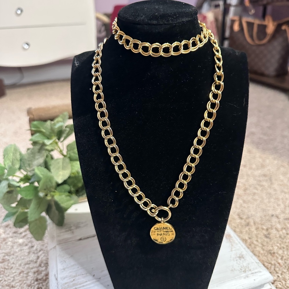 CHANEL Gold Chain Necklace with Paris Pendant - Picture 7 of 12